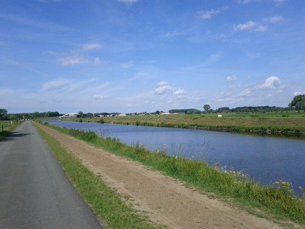 50km left to Brugge, straight shot along a canal in beautiful weather. Let's do it.