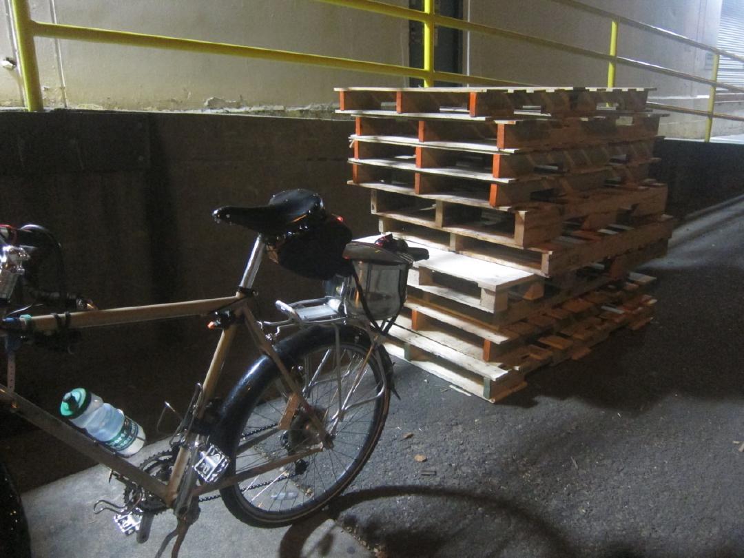 Bike carrying a pot of hot soup.