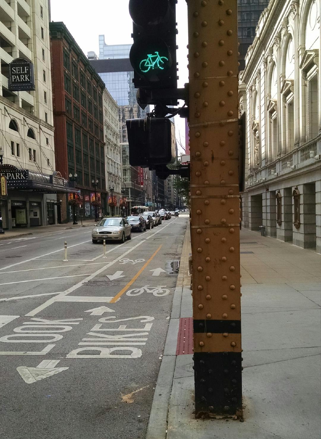 Bike signal, buffered lane, Chicago