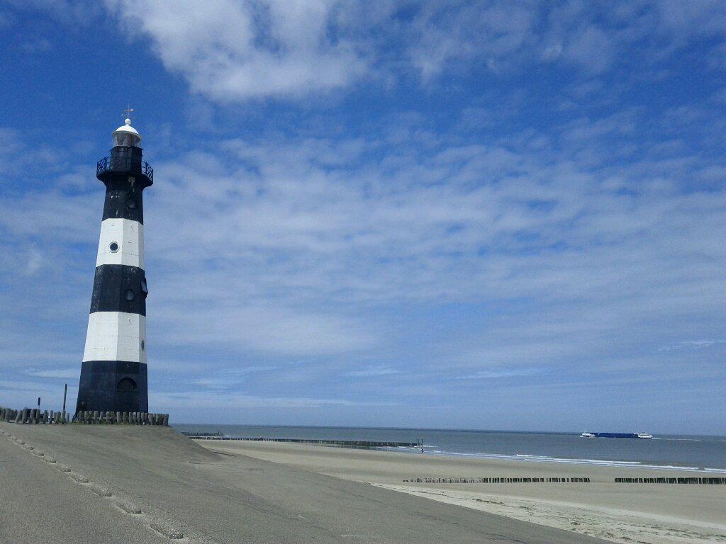 Biking along the North Sea in sunny, warm weather (also: I think that's the ferry I'll need to take across the mouth of a bay)