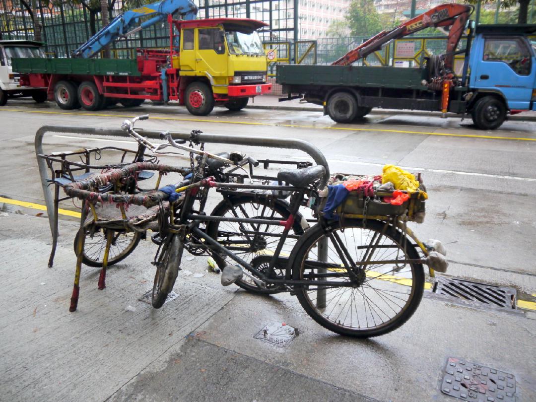 Cargo bikes with front-basket "kickstands" -- in Hong Kong