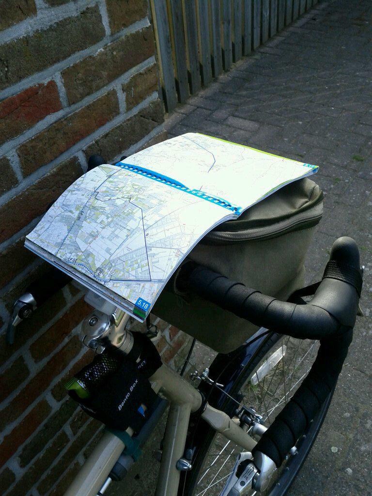 Friday: New country = new map (the 50,000:1 Vlaanderen Fietsroute, light on detail so mostly useful for navigating by pattern,...