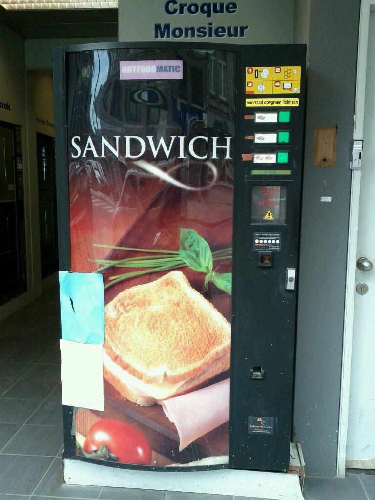 Roadside hot sandwich vending machine